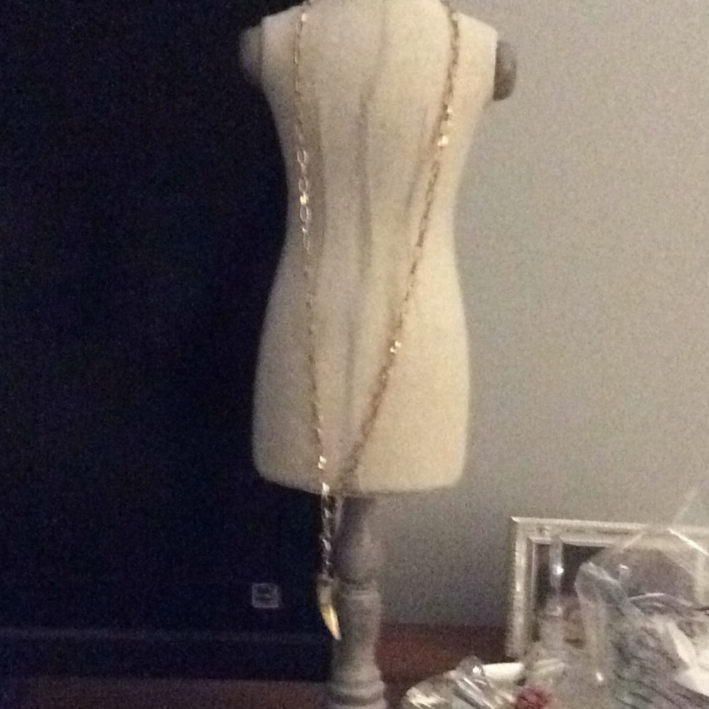Gold loop chain necklace